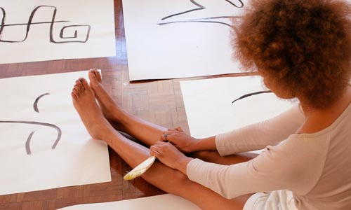 mulher em sessão de Arteterapia