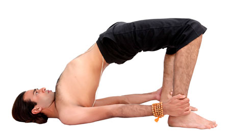 guia-da-alma-priscila-almeida-yoga-florianopolis-chacra-chakras-Vishuddha-posicoes-poses-comunicao-nao-violenta-expressao-criatividade-Setubandhasana