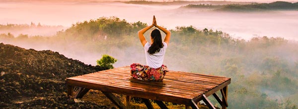 guia-da-alma-yoga-asanas-valores-salto-quantico-Yamas-Niyamas-meditacao