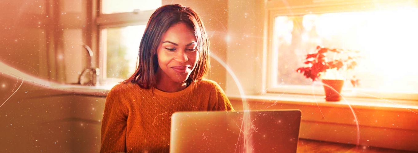 Menina realizando sessão de Thetahealing online em tablet