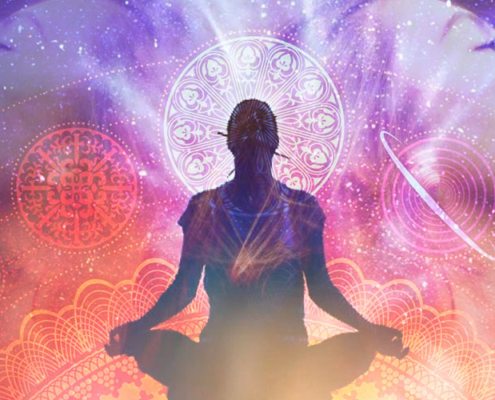 Mulher em Meditação para Equilíbrio Energético