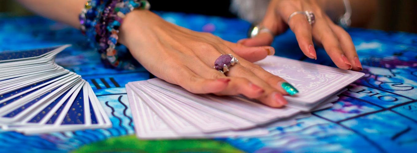 terapeuta tirando tarot hoje: carta do dia