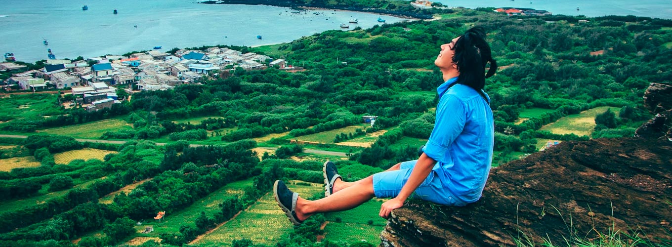 homem vivendo a lei do mínimo esforço: a 7ª lei espiritual do sucesso!
