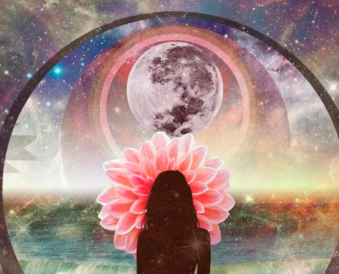imagem de mulher sob lua e planeta terra - conceito canalização espiritual 2020