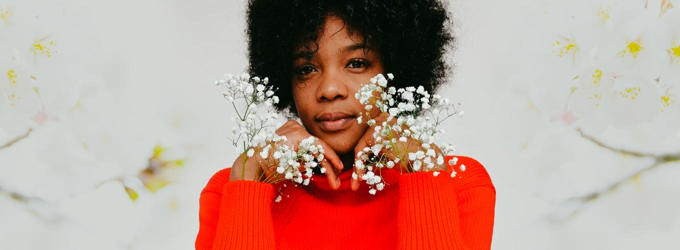 como ter equilíbrio emocional: mulher com flores