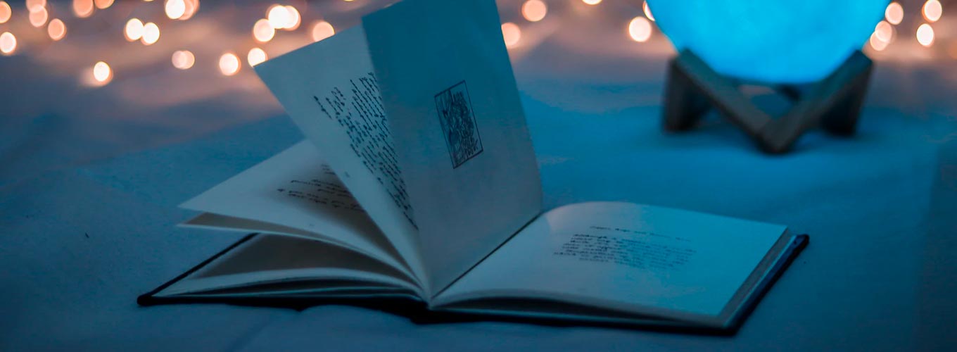 livros de bruxas - lua