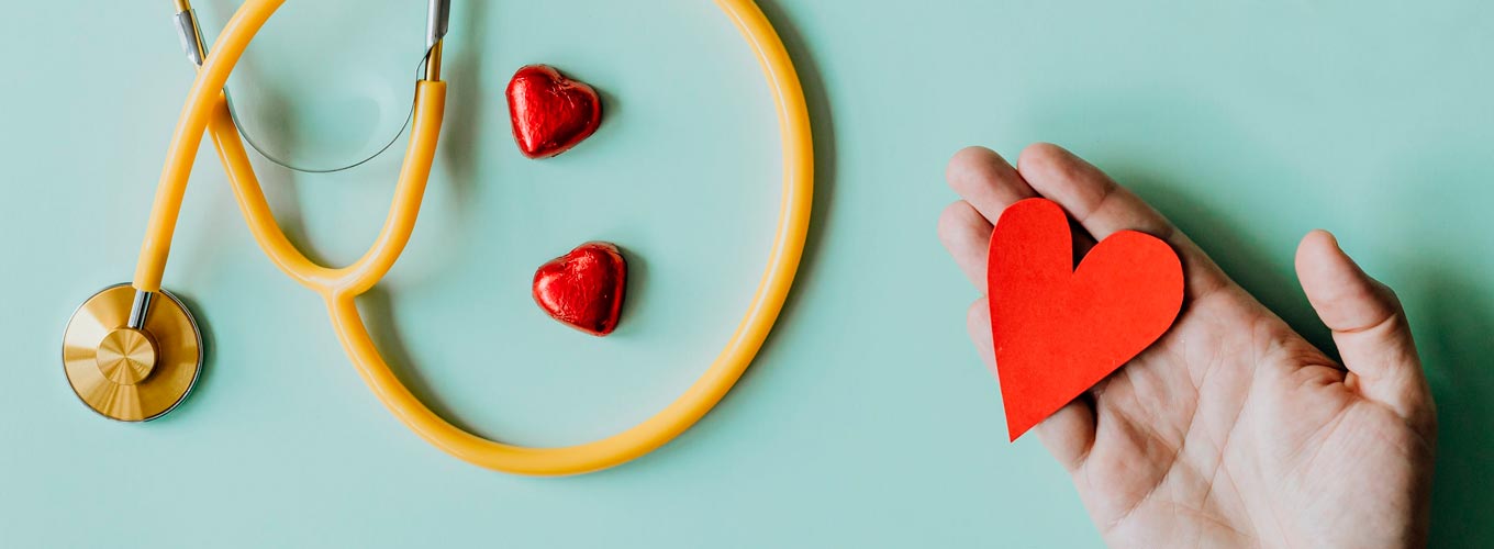 obesidade: como tratar as causas emocionais? médico com coração