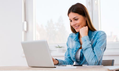 mulher em qualidade de vida no trabalho mulher com qualidade de vida no trabalho