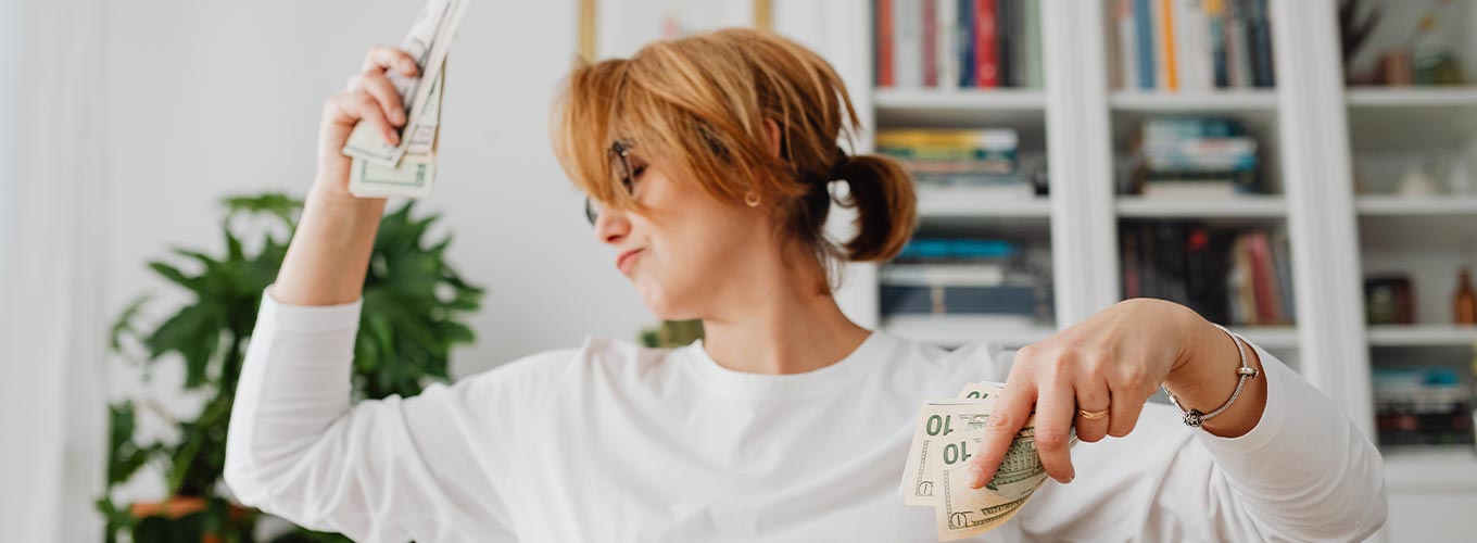 mulher em vida financeira