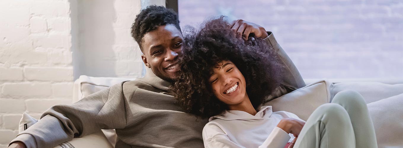casal em relacionamento amoroso saudável
